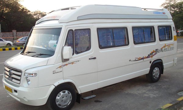 Tempo Traveller 17+D